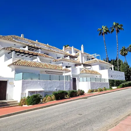 아파트 Ivy Nueva Andalucia, Near Puerto Banus 마르베야