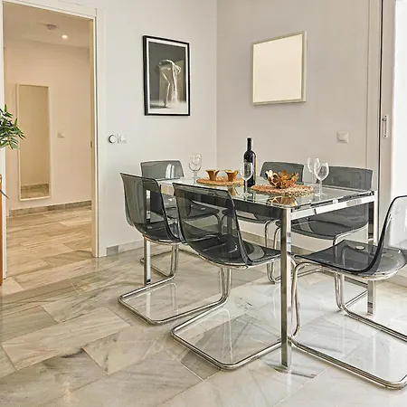 Ivy Nueva Andalucia, Near Puerto Banus 마르베야