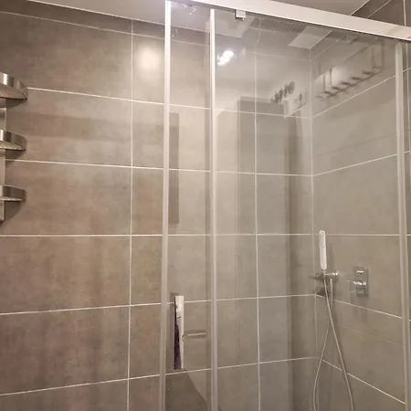 Ivy Nueva Andalucia, Near Puerto Banus * 마르베야