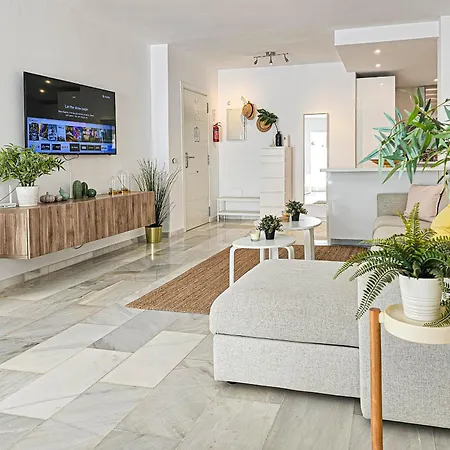 Ivy Nueva Andalucia, Near Puerto Banus 아파트 마르베야