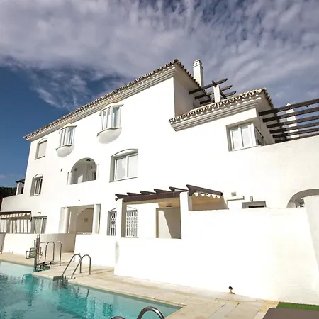 Ivy Nueva Andalucia, Near Puerto Banus * Μαρμπέλλα