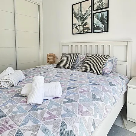 Ivy Nueva Andalucia, Near Puerto Banus * Μαρμπέλλα