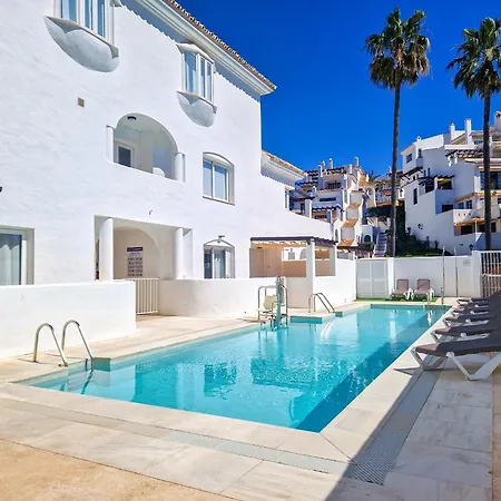 Ivy Nueva Andalucia, Near Puerto Banus Lägenhet Marbella
