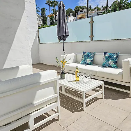 Ivy Nueva Andalucia, Near Puerto Banus * Μαρμπέλλα