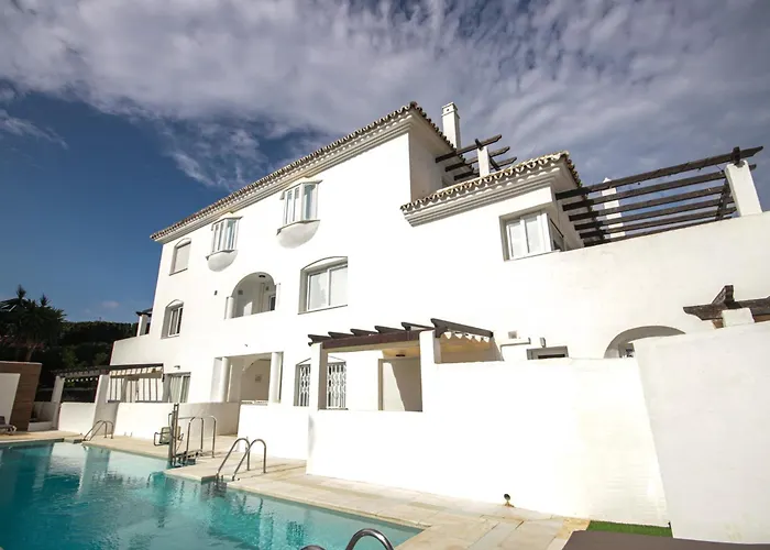 Ivy Nueva Andalucia, Near Puerto Banus * Μαρμπέλλα