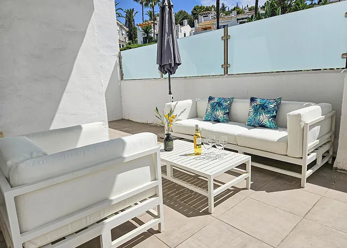 Ivy Nueva Andalucia, Near Puerto Banus * Μαρμπέλλα