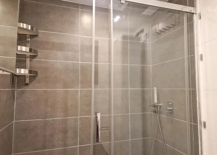 Ivy Nueva Andalucia, Near Puerto Banus * Μαρμπέλλα