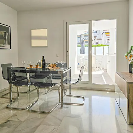 Ivy Nueva Andalucia, Near Puerto Banus Apartment *